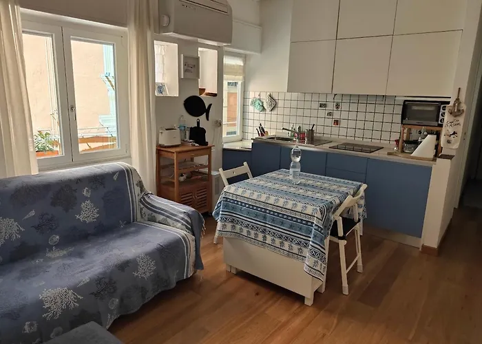 In The Historic Center, 80 M From The Sea