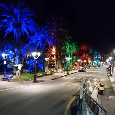 In The Historic Center, 80 M From The Sea 라팔로